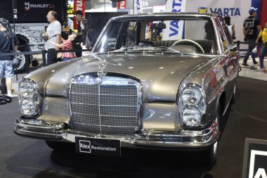 Pasay, PH - NOV 15 - Mercedes benz 280 Manila Oto Salon 'da 15 Kasım 2025, Pasay, Filipinler. Manila Oto Salonu, Filipinler 'de bir otomobil fuarı etkinliğidir..
