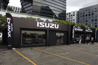 Pasay, PH-15 - Isuzu kabini ön cephesi 15 Kasım 2025 tarihinde Pasay, Filipinler 'de Oto Odak Test Sürüşü. Odak noktası Filipinler 'de düzenlenen bir otomobil etkinliğidir..