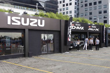 Pasay, PH-15 - Isuzu kabini ön cephesi 15 Kasım 2025 tarihinde Pasay, Filipinler 'de Oto Odak Test Sürüşü. Odak noktası Filipinler 'de düzenlenen bir otomobil etkinliğidir..