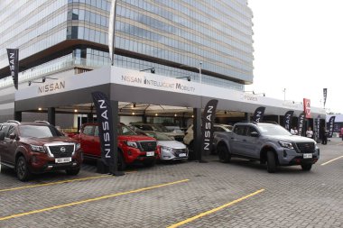 Pasay, PH-15 - Nissan standı 15 Kasım 2025 tarihinde Pasay, Filipinler 'de Oto Odak Test Sürüşü' nde. Odak noktası Filipinler 'de düzenlenen bir otomobil etkinliğidir..