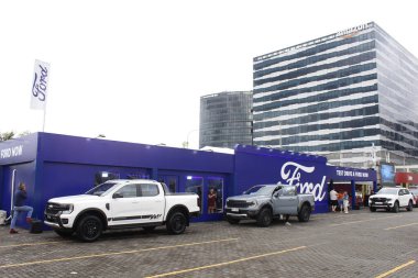 Pasay, PH - NOV 15 - Ford kabin ön cephe Auto focus test sürüşü 15 Kasım 2025 Pasay, Filipinler. Odak noktası Filipinler 'de düzenlenen bir otomobil etkinliğidir..
