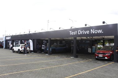 Pasay, PH-15-Kia Booth 15 Kasım 2025 tarihinde Pasay, Filipinler 'de Auto Focus test sürüşünde. Odak noktası Filipinler 'de düzenlenen bir otomobil etkinliğidir..