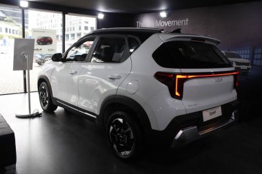 Pasay, PH-15 - Kia sonet 15 Kasım 2025 tarihinde Pasay, Filipinler 'de Auto Focus test sürüşünde. Odak noktası Filipinler 'de düzenlenen bir otomobil etkinliğidir..