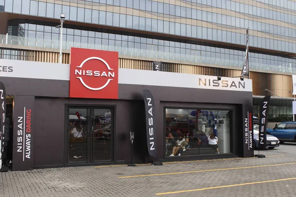 Pasay, PH-15 - Nissan standı 15 Kasım 2025 tarihinde Pasay, Filipinler 'de Oto Odak Test Sürüşü' nde. Odak noktası Filipinler 'de düzenlenen bir otomobil etkinliğidir..