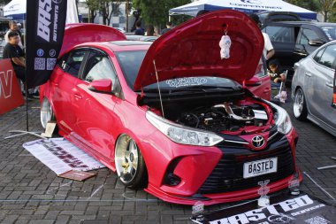 Pasay, PH-13 - Toyota vios Bumper 2 Tampon Araba Fuarı 'nda 13 Aralık 2025, Pasay, Filipinler. Bumper 2 Bumper, Filipinler 'de düzenlenen bir otomobil fuarıdır..