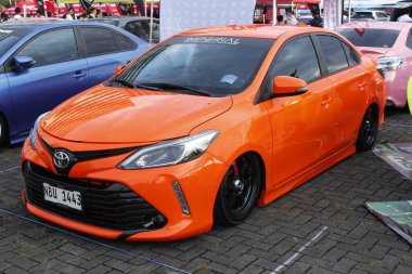 Pasay, PH-13 - Toyota vios Bumper 2 Tampon Araba Fuarı 'nda 13 Aralık 2025, Pasay, Filipinler. Bumper 2 Bumper, Filipinler 'de düzenlenen bir otomobil fuarıdır..
