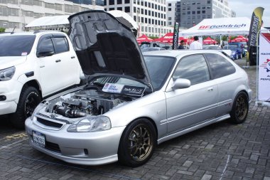 Pasay, PH-13 - Honda Civic Bumper 2 Tampon Araba Fuarı 'nda 13 Aralık 2025 Pasay, Filipinler' de. Bumper 2 Bumper, Filipinler 'de düzenlenen bir otomobil fuarıdır..