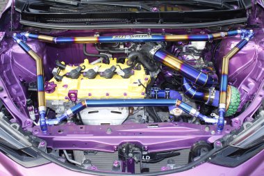 Pasay, PH-13 - Toyota Vios motoru Bumper 2 Tampon Araba Fuarı 'nda 13 Aralık 2025 tarihinde Pasay, Filipinler' de. Bumper 2 Bumper, Filipinler 'de düzenlenen bir otomobil fuarıdır..