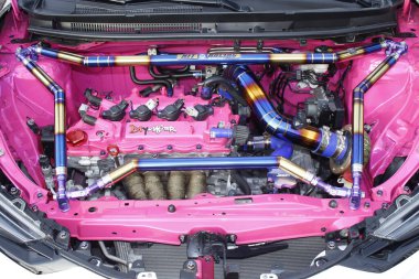 Pasay, PH-13 - Toyota Vios motoru Bumper 2 Tampon Araba Fuarı 'nda 13 Aralık 2025 tarihinde Pasay, Filipinler' de. Bumper 2 Bumper, Filipinler 'de düzenlenen bir otomobil fuarıdır..