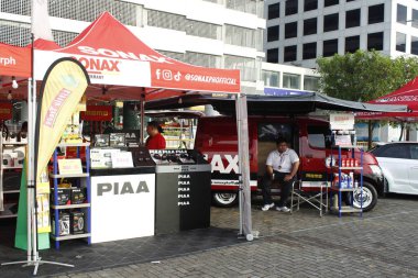 Pasay, PH-13 - 13 Aralık 2025 'te Filipinler, Pasay' da Bumper 2 Tampon Araba Fuarı 'nda Piaa standı. Bumper 2 Bumper, Filipinler 'de düzenlenen bir otomobil fuarıdır..