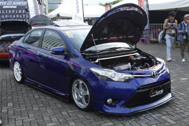 Pasay, PH-13 - Toyota vios Bumper 2 Tampon Araba Fuarı 'nda 13 Aralık 2025, Pasay, Filipinler. Bumper 2 Bumper, Filipinler 'de düzenlenen bir otomobil fuarıdır..