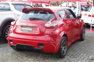 Pasay, PH - 13 Aralık - Nissan juke Bumper 2 Tampon Araba Fuarı 'nda 13 Aralık 2025 tarihinde Pasay, Filipinler' de. Bumper 2 Bumper, Filipinler 'de düzenlenen bir otomobil fuarıdır..