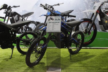 Pasay, PH-NOV 8 - Surron sting r mx4, 8 Kasım 2025, Pasay, Filipinler. Philconstruct, Filipinler 'de yıllık bir inşaat fuarıdır..