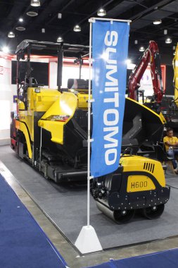 Pasay, PH-NOV 8 - 8 Kasım 2025 tarihinde Filipinler 'in Pasay şehrinde Sumitomo kazıcısı. Philconstruct, Filipinler 'de yıllık bir inşaat fuarıdır..