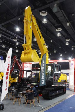 Pasay, PH-NOV 8 - 8 Kasım 2025 tarihinde Filipinler 'in Pasay şehrinde Sumitomo kazıcısı. Philconstruct, Filipinler 'de yıllık bir inşaat fuarıdır..