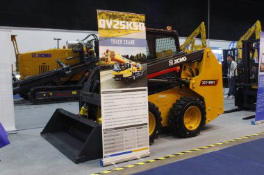 Pasay, PH-NOV 8 - Xcmg kızak yükleyicisi 8 Kasım 2025 tarihinde Filipinler 'in Pasay şehrinde. Philconstruct, Filipinler 'de yıllık bir inşaat fuarıdır..