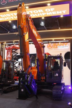 Pasay, PH-NOV 8 - Filipinler 'in Pasay şehrinde 8 Kasım 2025 tarihinde Philconstruct' ta Develon kazıcısı. Philconstruct, Filipinler 'de yıllık bir inşaat fuarıdır..