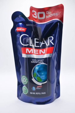 MANILA, PH - 22 Şubat 2025 'te Manila, Filipinler' de Temiz Erkekler Mentollü Kepek Önleyici Şampuan.