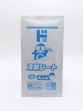 MANILA, PH-22 Şubat 2025 'te Filipinler' in Manila şehrinde yetişkinler için en sevilen soğutma levhaları. Donpen, Japonya 'daki Don Kişot mağazasında bir maskottur..