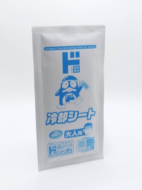 MANILA, PH-22 Şubat 2025 'te Filipinler' in Manila şehrinde yetişkinler için en sevilen soğutma levhaları. Donpen, Japonya 'daki Don Kişot mağazasında bir maskottur..