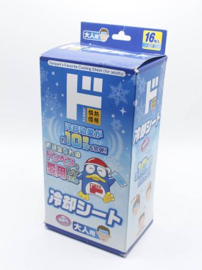 MANILA, PH-22 Şubat 2025 'te Filipinler' in Manila şehrinde yetişkinler için en sevilen soğutma levhaları. Donpen, Japonya 'daki Don Kişot mağazasında bir maskottur..