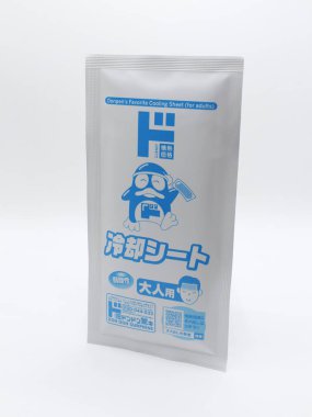 MANILA, PH-22 Şubat 2025 'te Filipinler' in Manila şehrinde yetişkinler için en sevilen soğutma levhaları. Donpen, Japonya 'daki Don Kişot mağazasında bir maskottur..