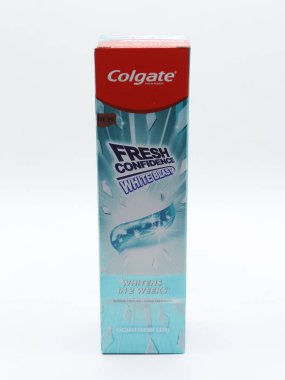 MANILA, PH - 22 Şubat - Colgate taze güven patlaması okyanus taze diş macunu 22 Şubat 2025 tarihinde Manila, Filipinler 'de. Colgate, ABD 'de ABD markası olan bir ağız temizliği ürünüdür..