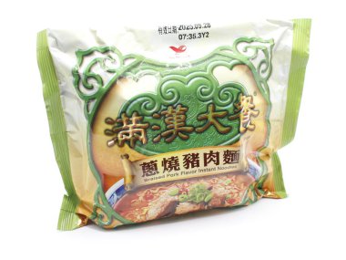 MANILA, PH - FEB 22 - Uni-President Man Han Da Can 22 Şubat 2025 tarihinde Manila, Filipinler 'de domuz aromalı hazır erişte paketi.