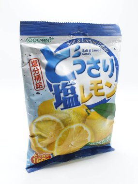 MANILA, PH - 22 Şubat 2025 tarihinde Manila, Filipinler 'de koko tuz ve limon şekeri paketi. Cocon, Japonya 'da bir şekerci..