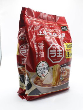 MANILA, PH - 22 Şubat - Nissin Raoh Shoyu soya sosu 22 Şubat 2025, Manila, Filipinler. Nissin, Japonya 'da ramen yapan bir erişte üreticisi..