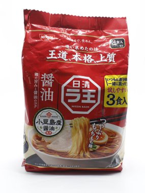 MANILA, PH - 22 Şubat - Nissin Raoh Shoyu soya sosu 22 Şubat 2025, Manila, Filipinler. Nissin, Japonya 'da ramen yapan bir erişte üreticisi..