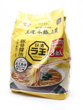 22 Şubat 2025 tarihinde Manila, Filipinler 'de Nissin raoh tonkotsu shoyu soya soslu ramen. Nissin, Japonya 'da ramen yapan bir erişte üreticisi..