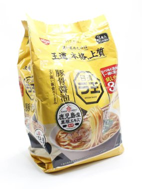22 Şubat 2025 tarihinde Manila, Filipinler 'de Nissin raoh tonkotsu shoyu soya soslu ramen. Nissin, Japonya 'da ramen yapan bir erişte üreticisi..