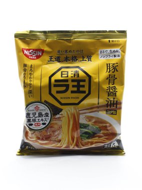 22 Şubat 2025 tarihinde Manila, Filipinler 'de Nissin raoh tonkotsu shoyu soya soslu ramen. Nissin, Japonya 'da ramen yapan bir erişte üreticisi..