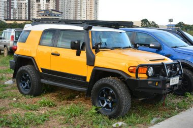 QUEZON ŞEHRİ, PH - 22 Şubat - Toyota fj kruvazörü 22 Şubat 2026 tarihinde Quezon City, Filipinler 'de. Açık hava festivali, Filipinler 'de her yıl düzenlenen bir otomobil fuarıdır..