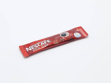 MANILA, PH - 22 Şubat - Nescafe klasik kırmızı bardak çubuk kesesi 22 Şubat 2025, Manila, Filipinler.