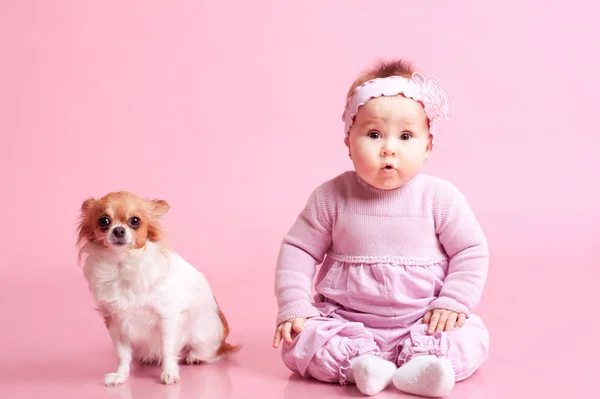 Adorável pequena menina — Fotografia de Stock