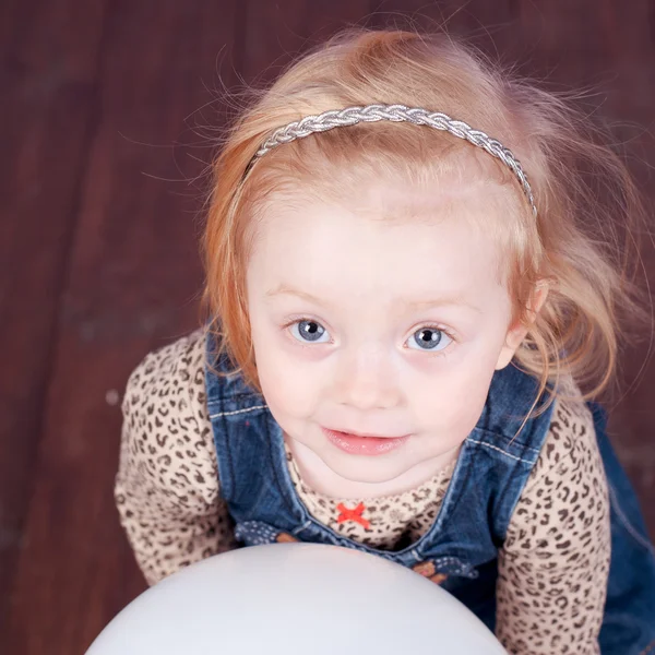 Schattig klein meisje — Stockfoto