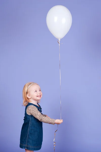 Entzückendes kleines Mädchen — Stockfoto