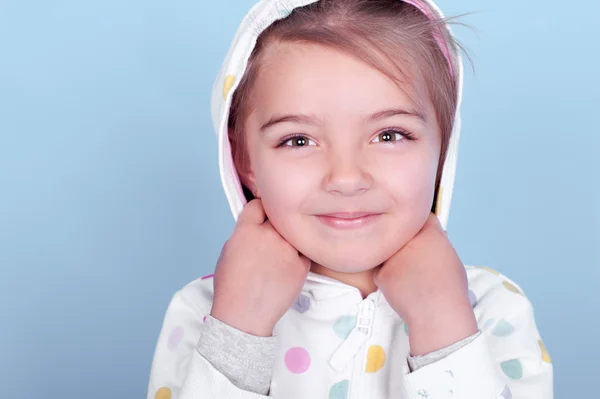 Menina vestindo capuz — Fotografia de Stock