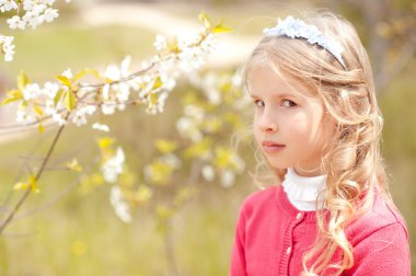 sevimli gülümseyen kız