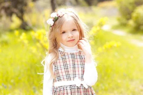 Cute smiling girl — Stock Photo, Image