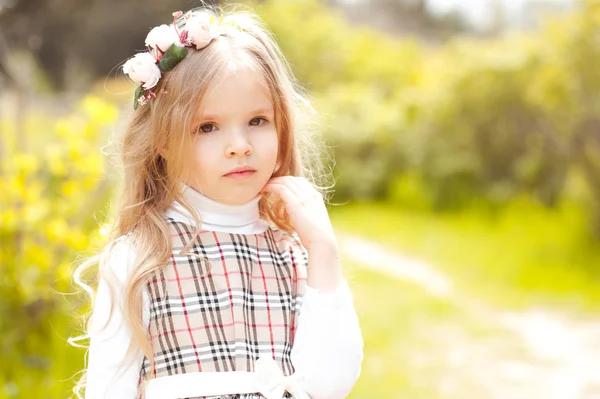 Cute smiling girl — Stock Photo, Image