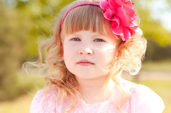 Schattig baby meisje — Stockfoto