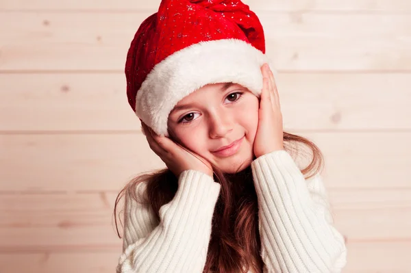 Küçük kız giyen Noel Baba şapkası — Stok fotoğraf
