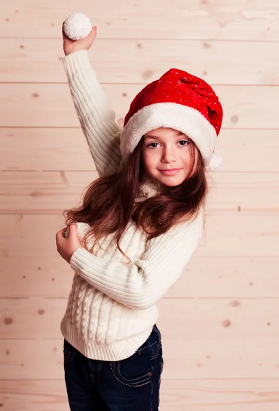 Petite fille portant le chapeau de Père Noël — Photo