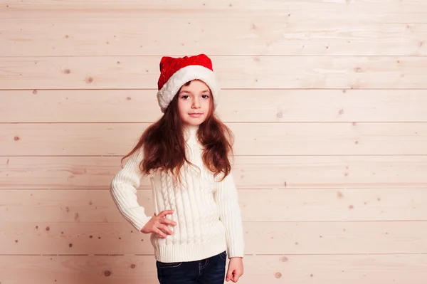 小女孩身穿圣诞老人帽子 — 图库照片