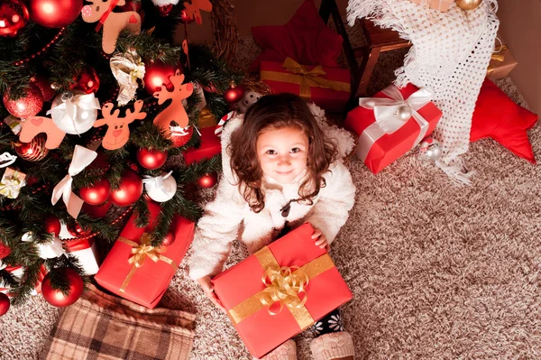 Bambina alla vigilia di Natale — Foto Stock