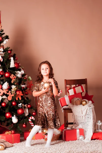 Bambina alla vigilia di Natale — Foto Stock