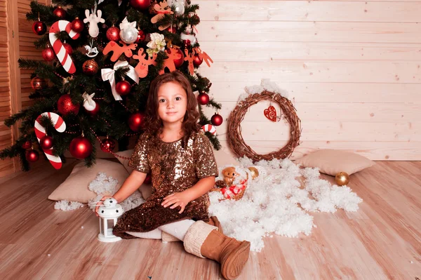 Petite fille au réveillon de Noël — Photo